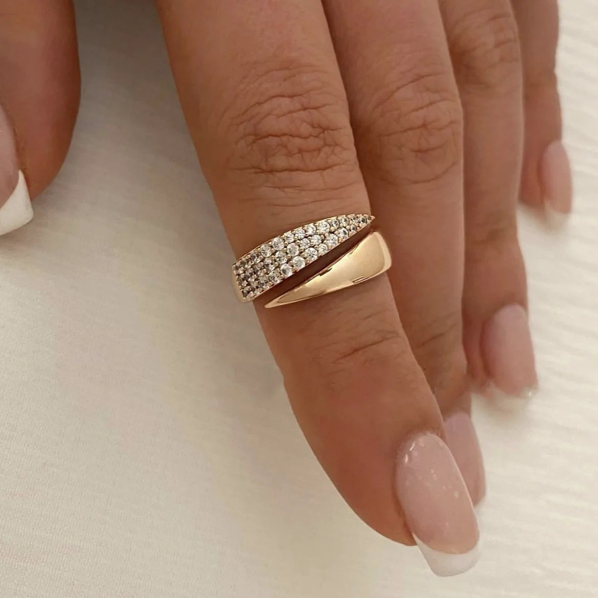 2025 Nwe Stainless Steel 18 K Gold Plated Sun Rings for Women Natural Stone Inlaid in Hollow Metal Texture Ring Trendy Jewelry