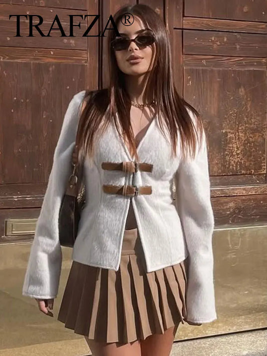 Beige long sleeve V-neck jacket, suitable for autumn and spring,